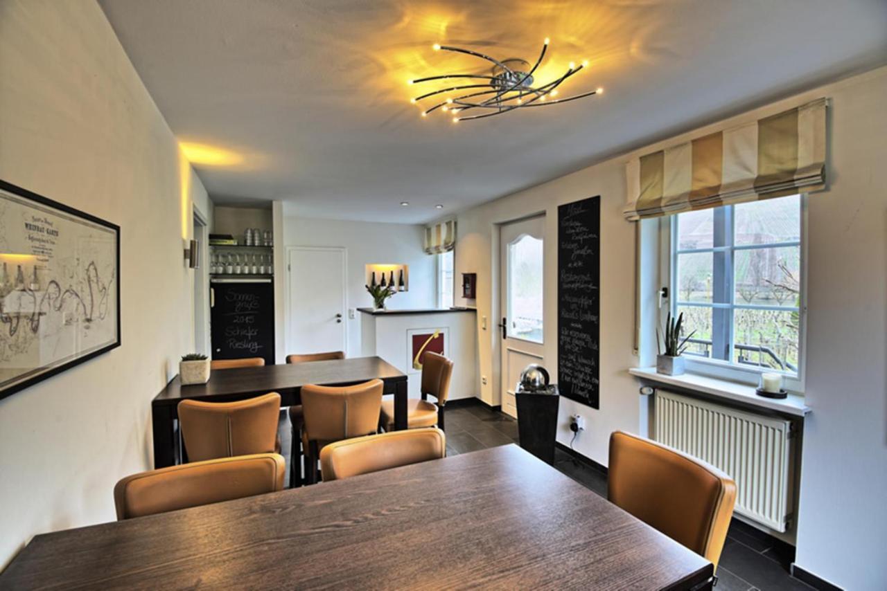 Weingut & Gaestehaus Christoph Cluesserath Trittenheim Bagian luar foto