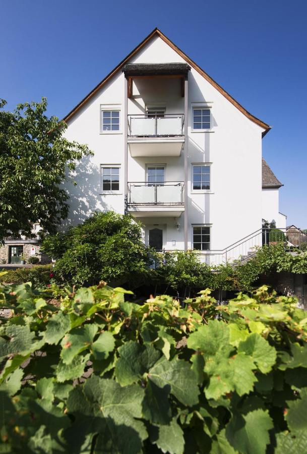 Weingut & Gaestehaus Christoph Cluesserath Trittenheim Bagian luar foto