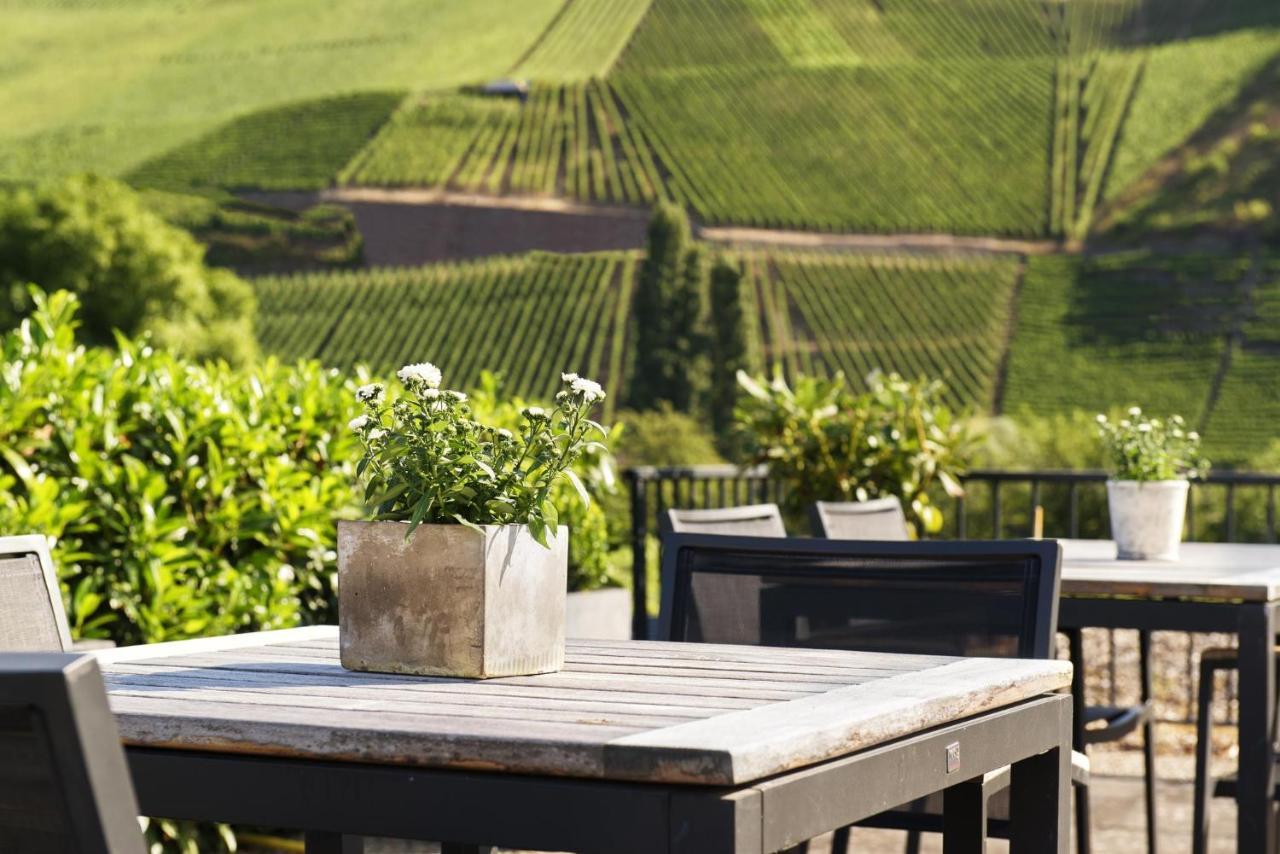 Weingut & Gaestehaus Christoph Cluesserath Trittenheim Bagian luar foto